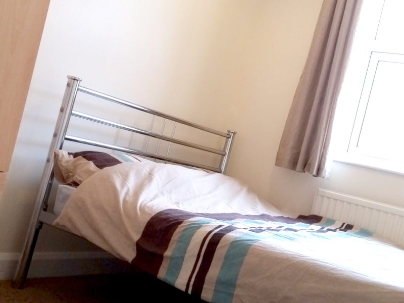 Medium Double Bedroom To Rent Including Bills & Cleaner (VAU07)